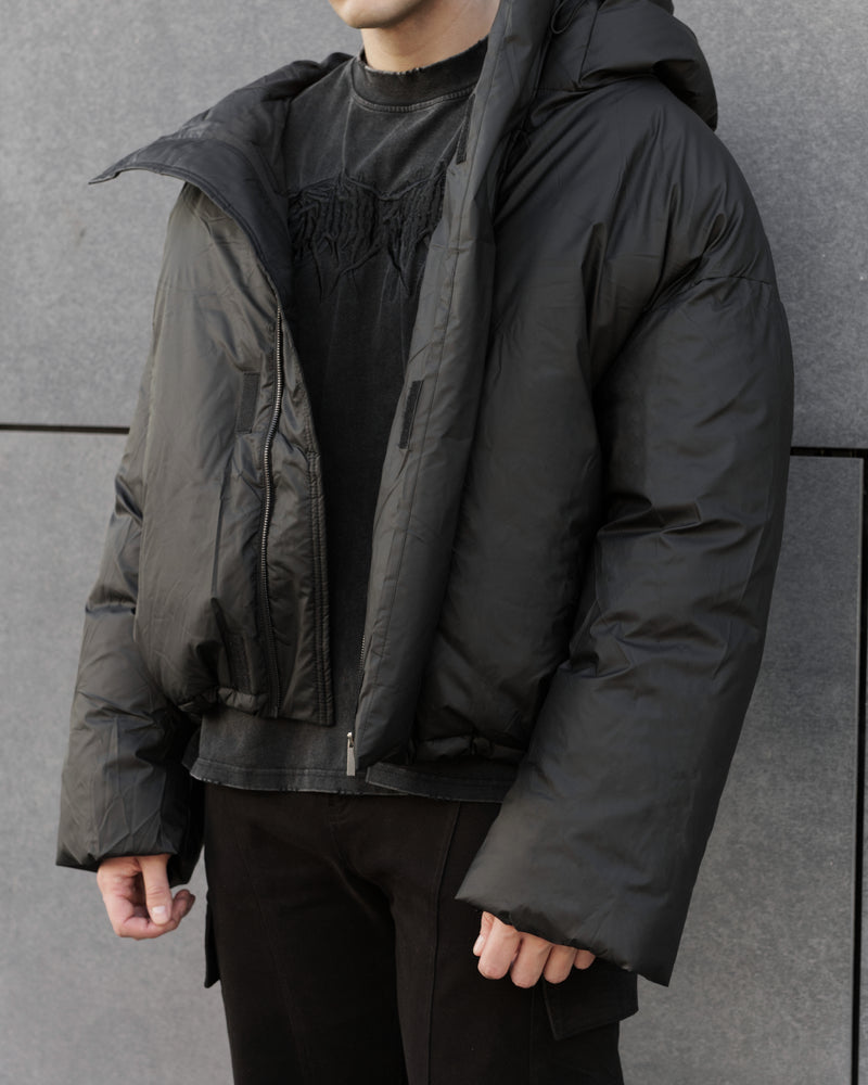 HOODED PUFFER JACKET IN JET BLACK