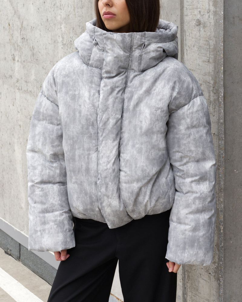 HOODED PUFFER JACKET IN WASHED GRAY