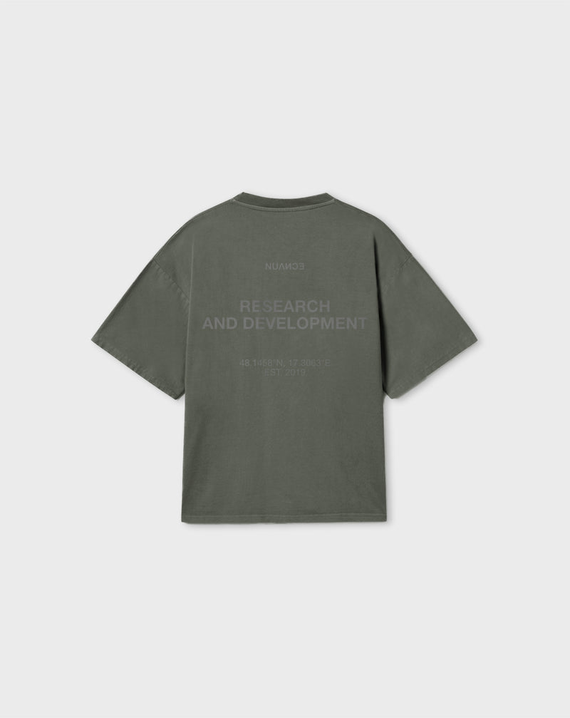 EMBROIDERED TEE IN VINTAGE OLIVE