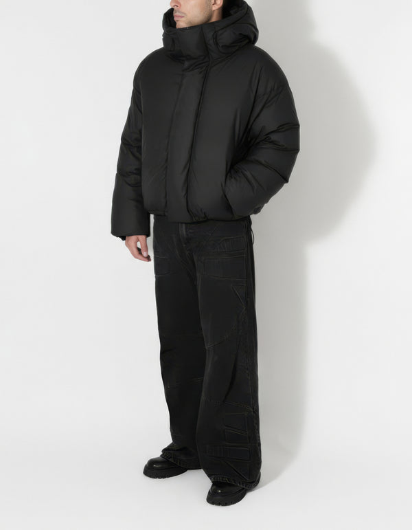 HOODED PUFFER JACKET IN JET BLACK