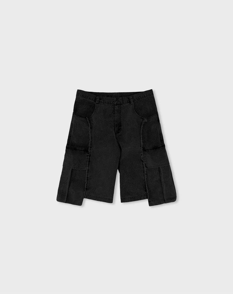 CARGO SHORTS IN OFF BLACK