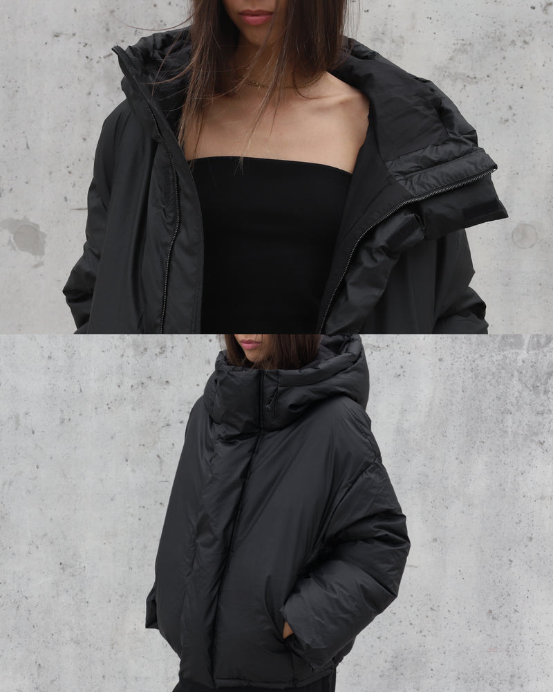 HOODED PUFFER JACKET IN JET BLACK