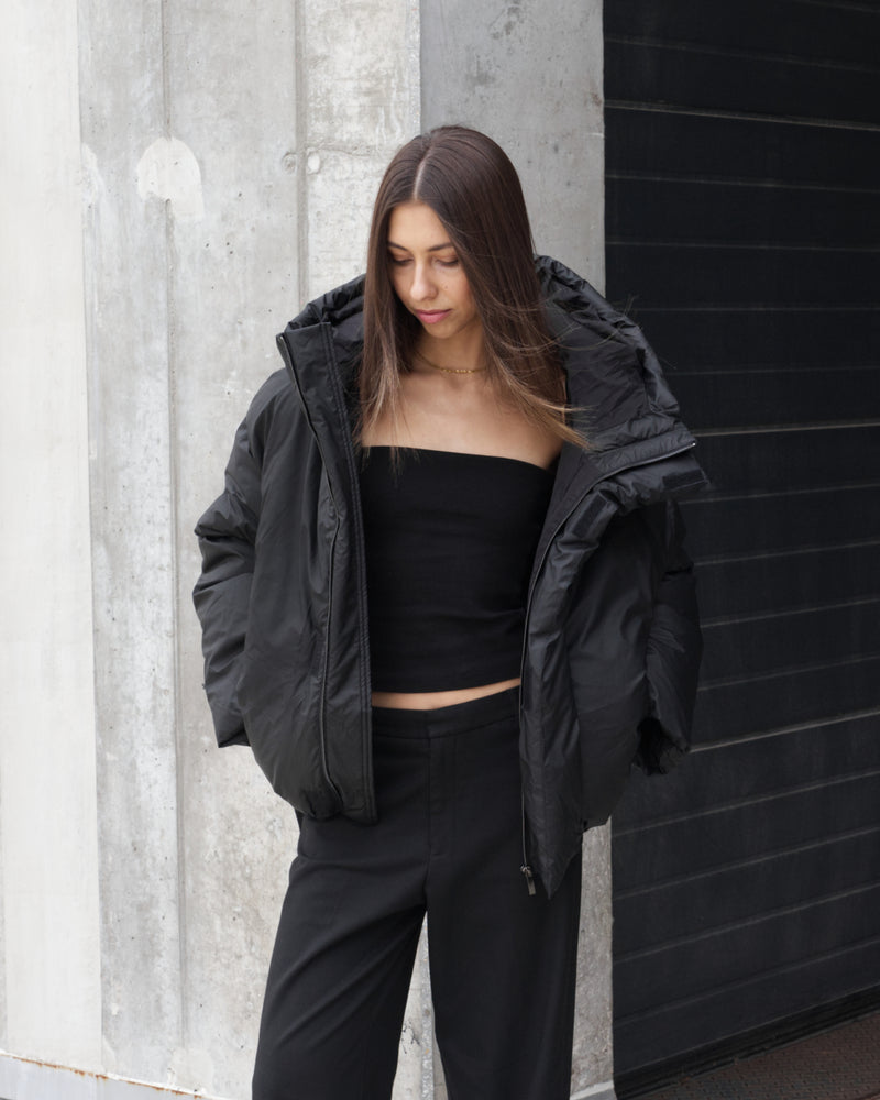 HOODED PUFFER JACKET IN JET BLACK