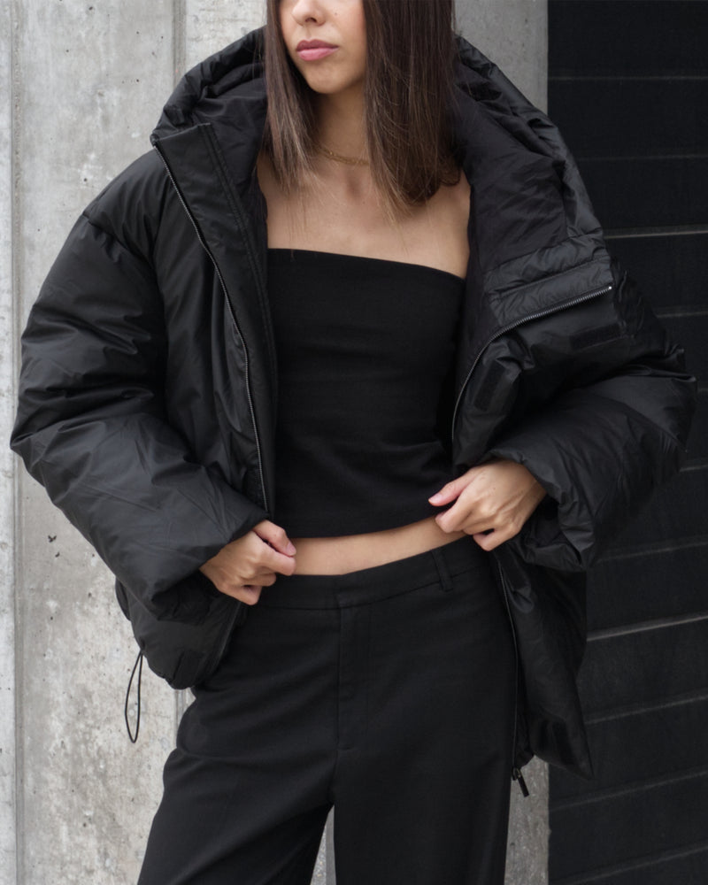 HOODED PUFFER JACKET IN JET BLACK